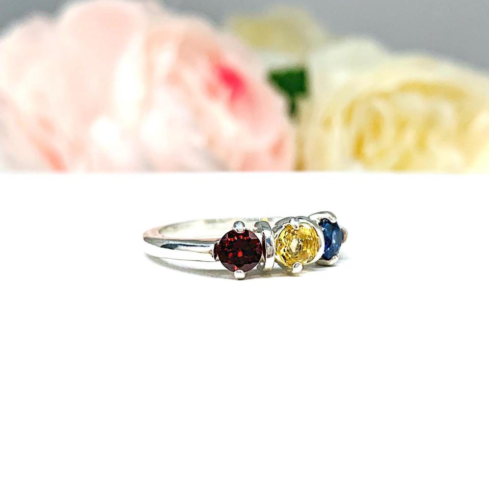 Sterling Silver 3 Stone Mother's Ring - 4mm round gemstones - Grandmother ring - Family Ring - Birthstone Ring