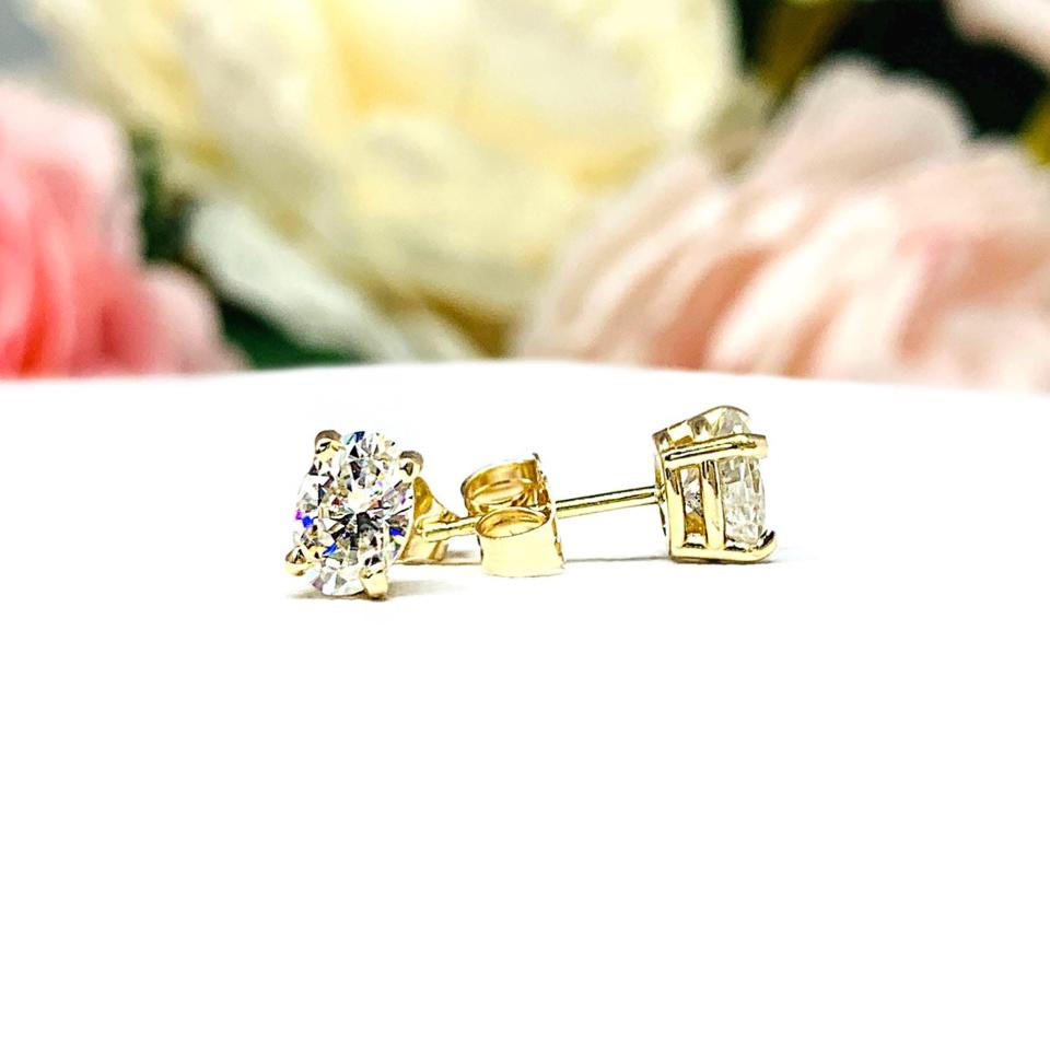 Oval Moissanite Stud Earrings – 6x4mm, 14k Gold
