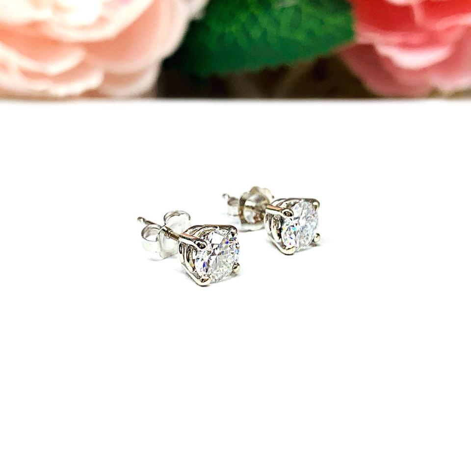 Round Moissanite 14k Gold Stud Earrings – 4mm - 8mm