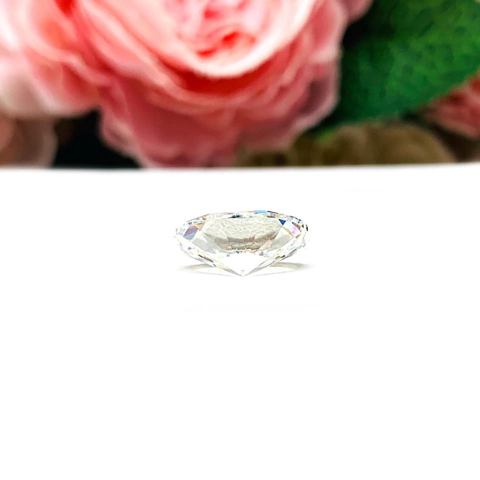 Oval-Cut Cubic Zirconia Loose Stone • 12x8mm (3.5ct) Near‑Colorless Diamond Simulant